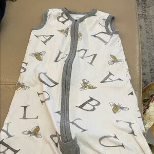 Burt’s Bee sleep sack size small 0-6months